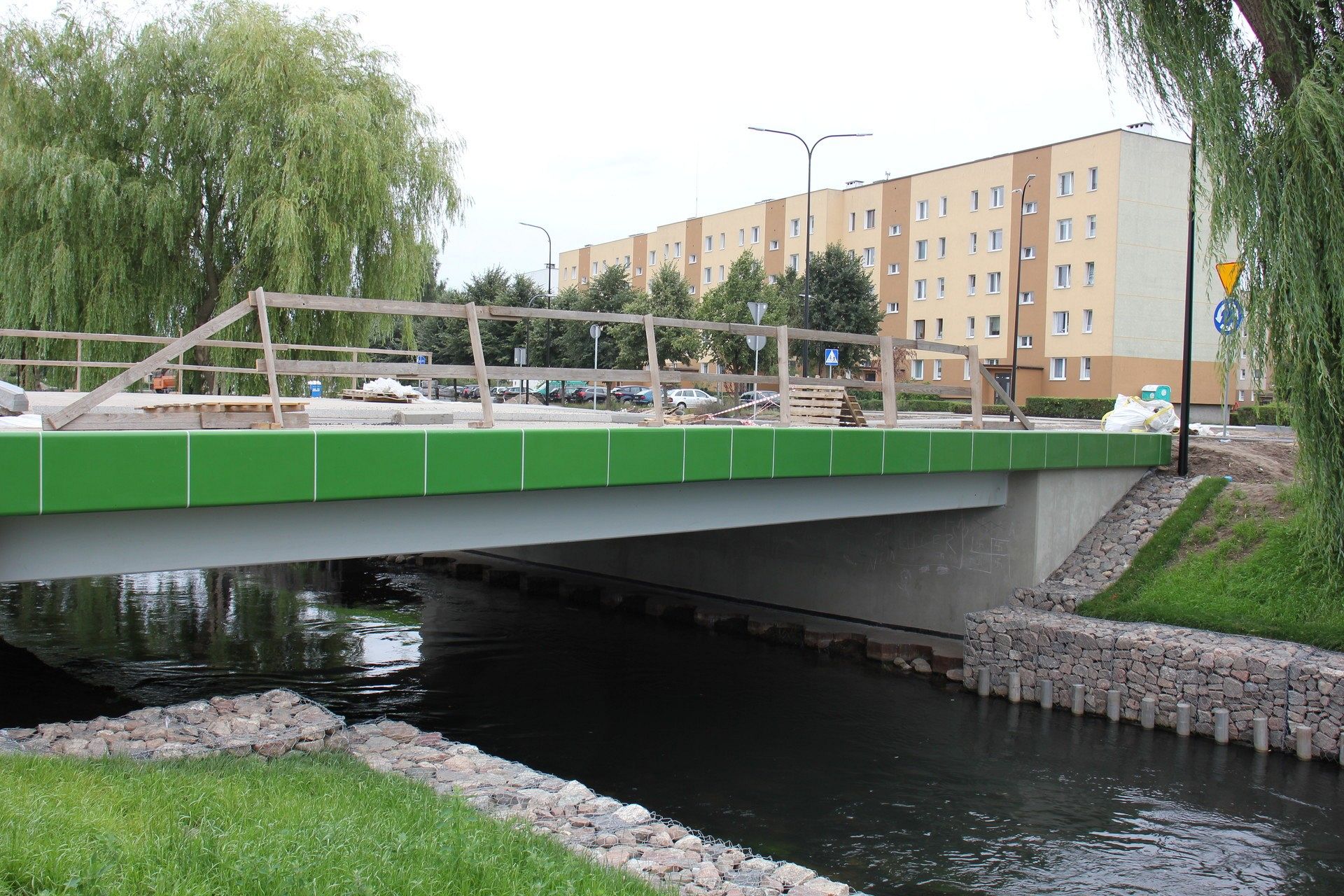 Most na Czołgistów i drogi dojazdowe z asfaltem