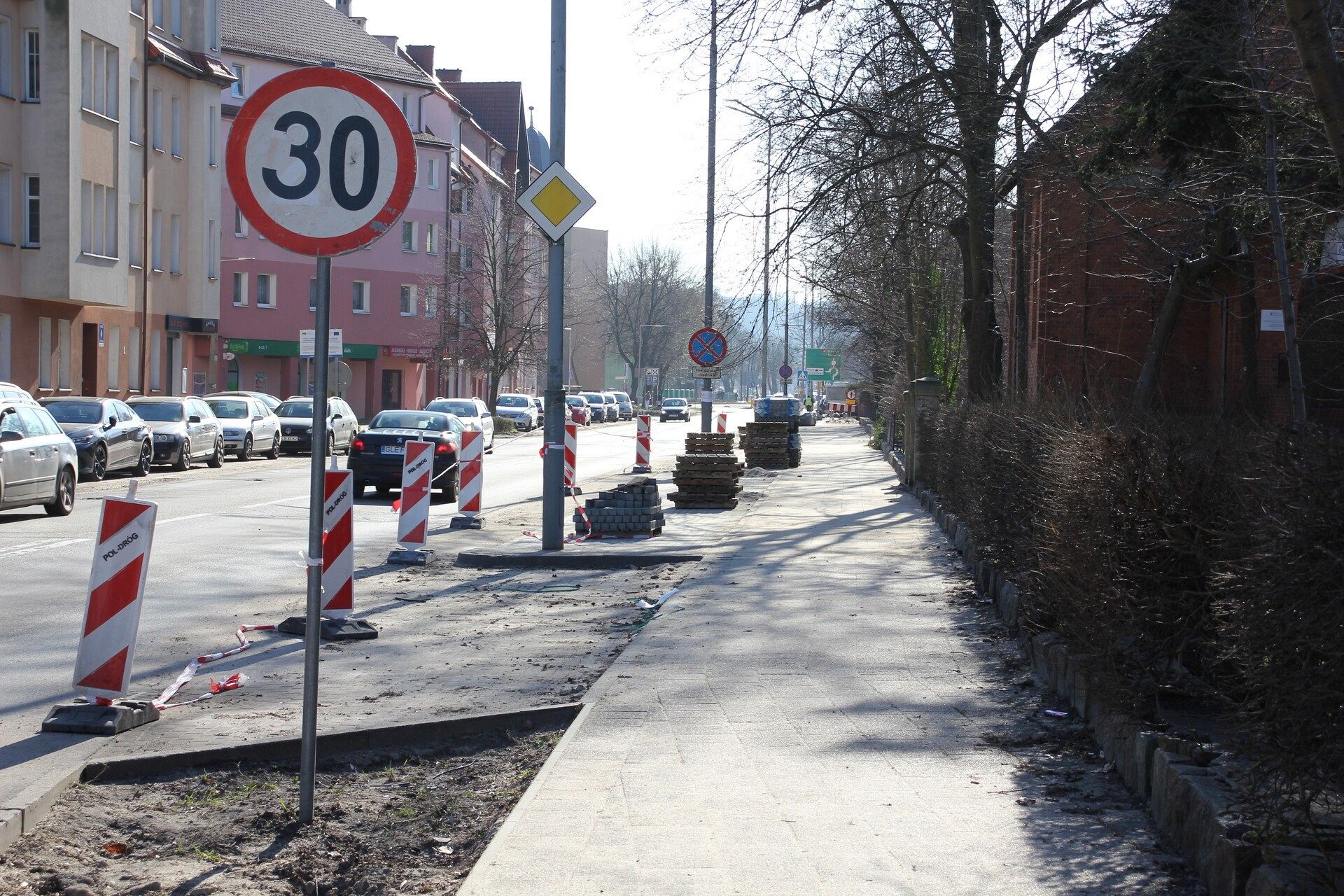 Remont chodnika i ulicy przy Wojska Polskiego