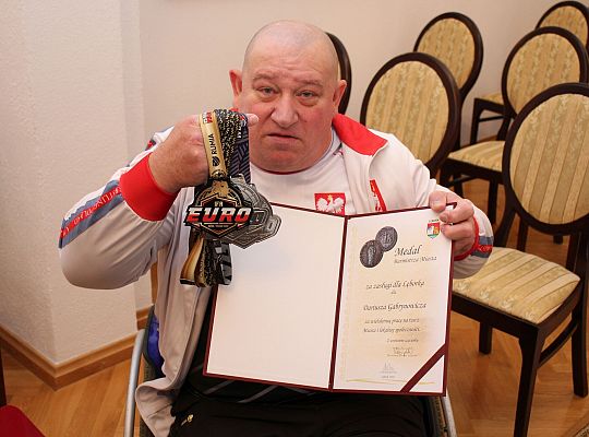 Dariusz Gabrynowicz z medalem Burmistrza Lęborka 46134