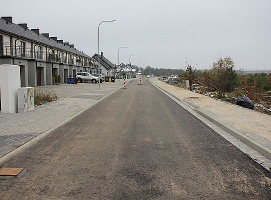 Wylewają asfalt na ulicach dzielnicy „Lębork 46606