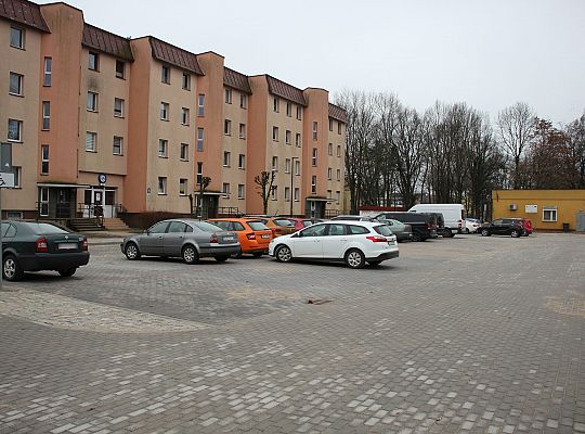 Nowy parking przy ul. Konopnickiej i Alei Wolności 46880