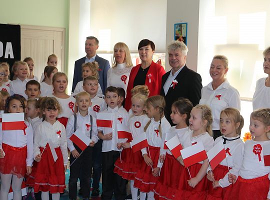 Wspólne śpiewanie hymnu narodowego w lęborskich 52258