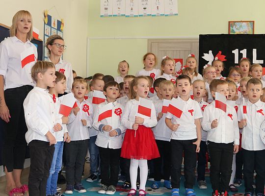 Wspólne śpiewanie hymnu narodowego w lęborskich 52261