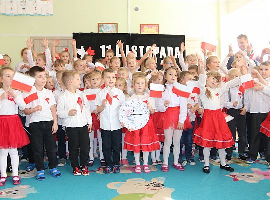 Wspólne śpiewanie hymnu narodowego w lęborskich 52268