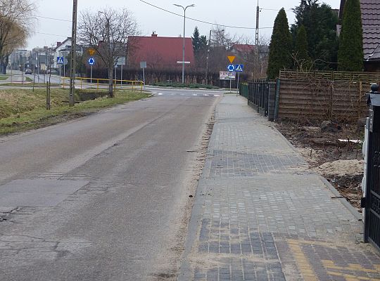 Ulica Kanałowa z nowym chodnikiem 53526
