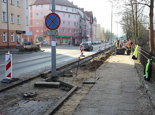 Ruszył remont chodnika i nawierzchni ulicy Wojska 53534