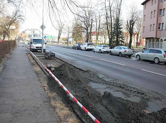 Ruszył remont chodnika i nawierzchni ulicy Wojska 53535