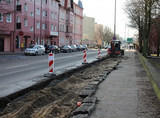 Ruszył remont chodnika i nawierzchni ulicy Wojska 53536