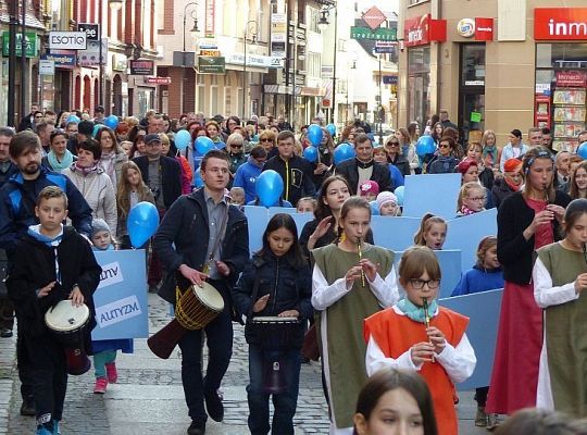 Marsz dla Autyzmu przeszedł ulicami Lęborka 14176