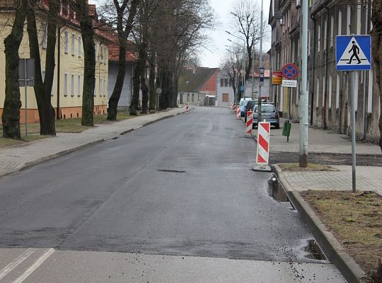 Remont ulicy Mostnika. Nowy asflalt i studzienki 18109