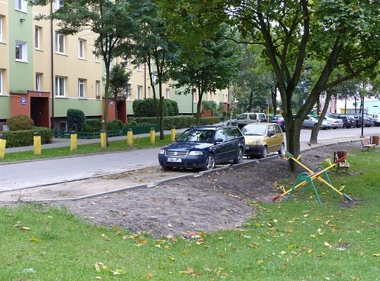 Nowe miejsca parkingowe przy Wojska Polskiego 21600