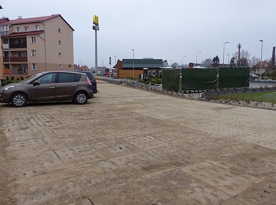 Budowa miejsc parkingowych na Tczewskiej i 22659