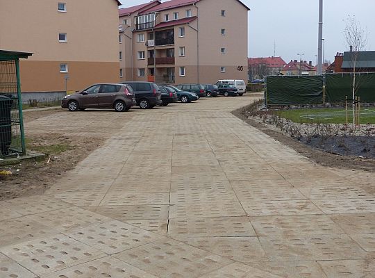 Budowa miejsc parkingowych na Tczewskiej i 22664