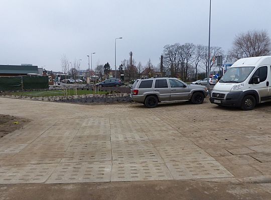 Budowa miejsc parkingowych na Tczewskiej i 22665