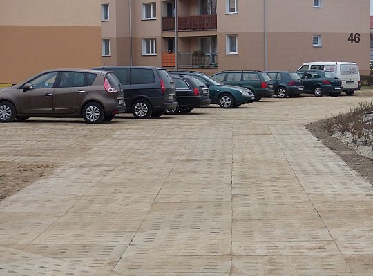 Budowa miejsc parkingowych na Tczewskiej i 22666