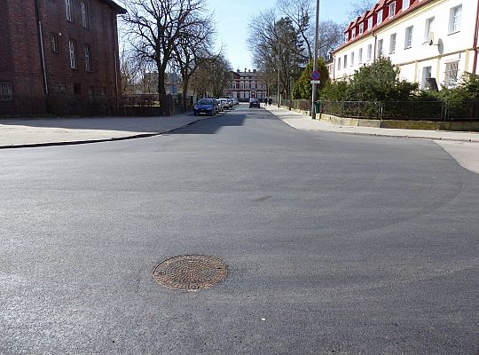 Nowy asfalt na placu Piastowskim i Wybickiego 23876