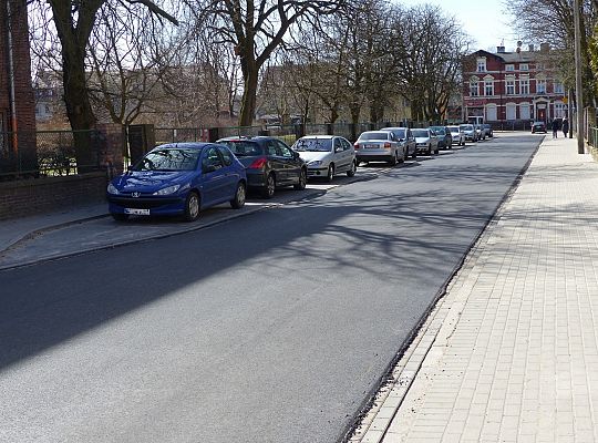 Nowy asfalt na placu Piastowskim i Wybickiego 23877