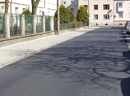Nowy asfalt na placu Piastowskim i Wybickiego 23880