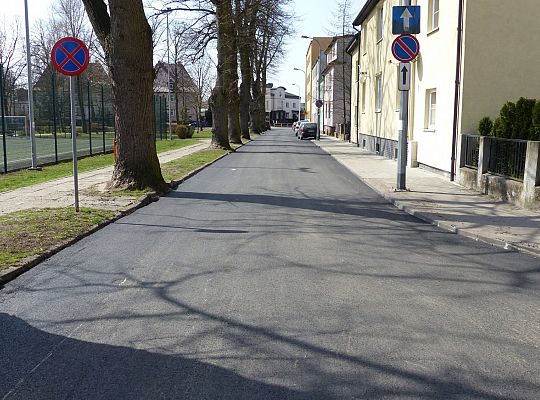 Nowy asfalt na placu Piastowskim i Wybickiego 23874