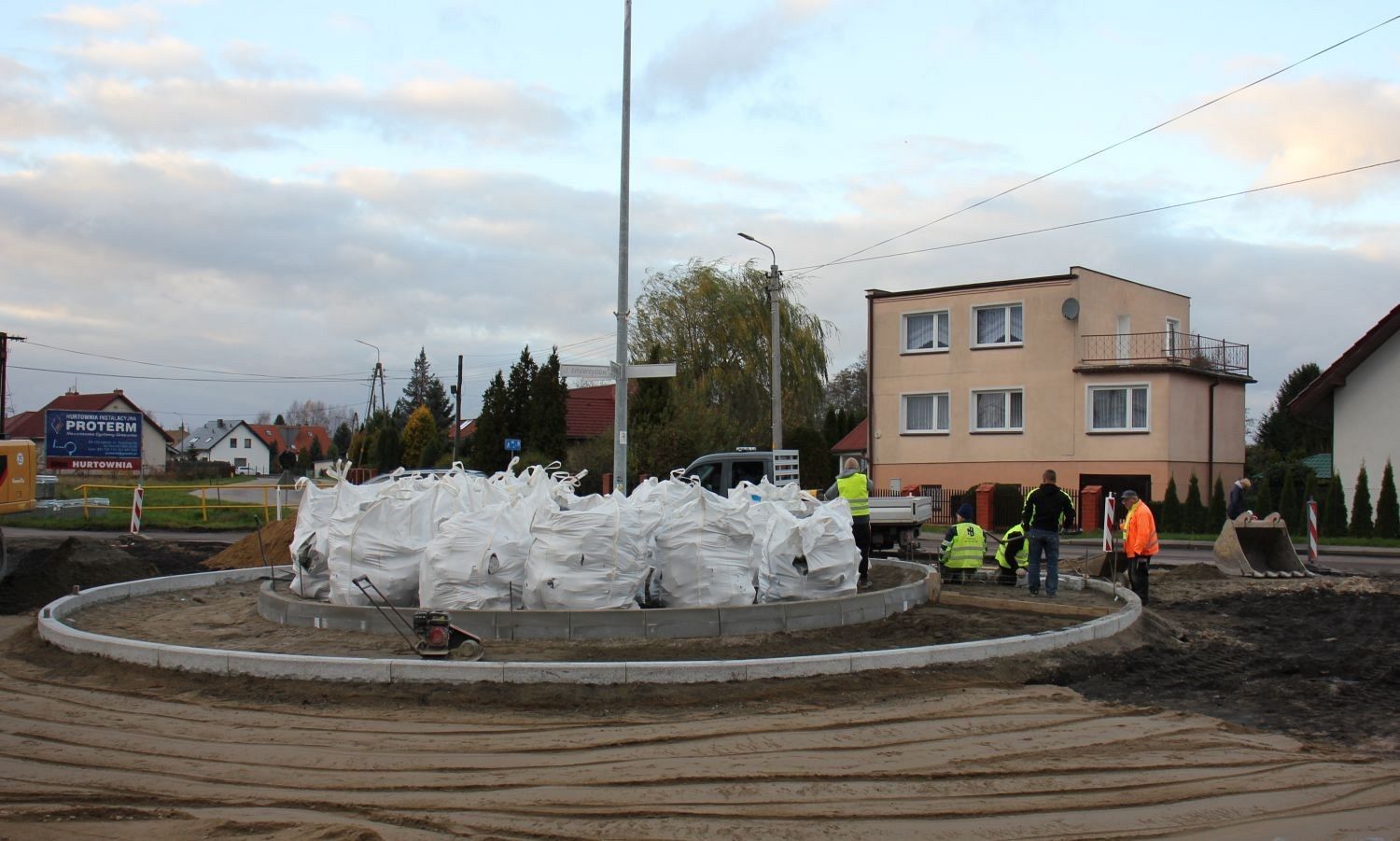 Przebudowa ronda przy Komuny Paryskiej