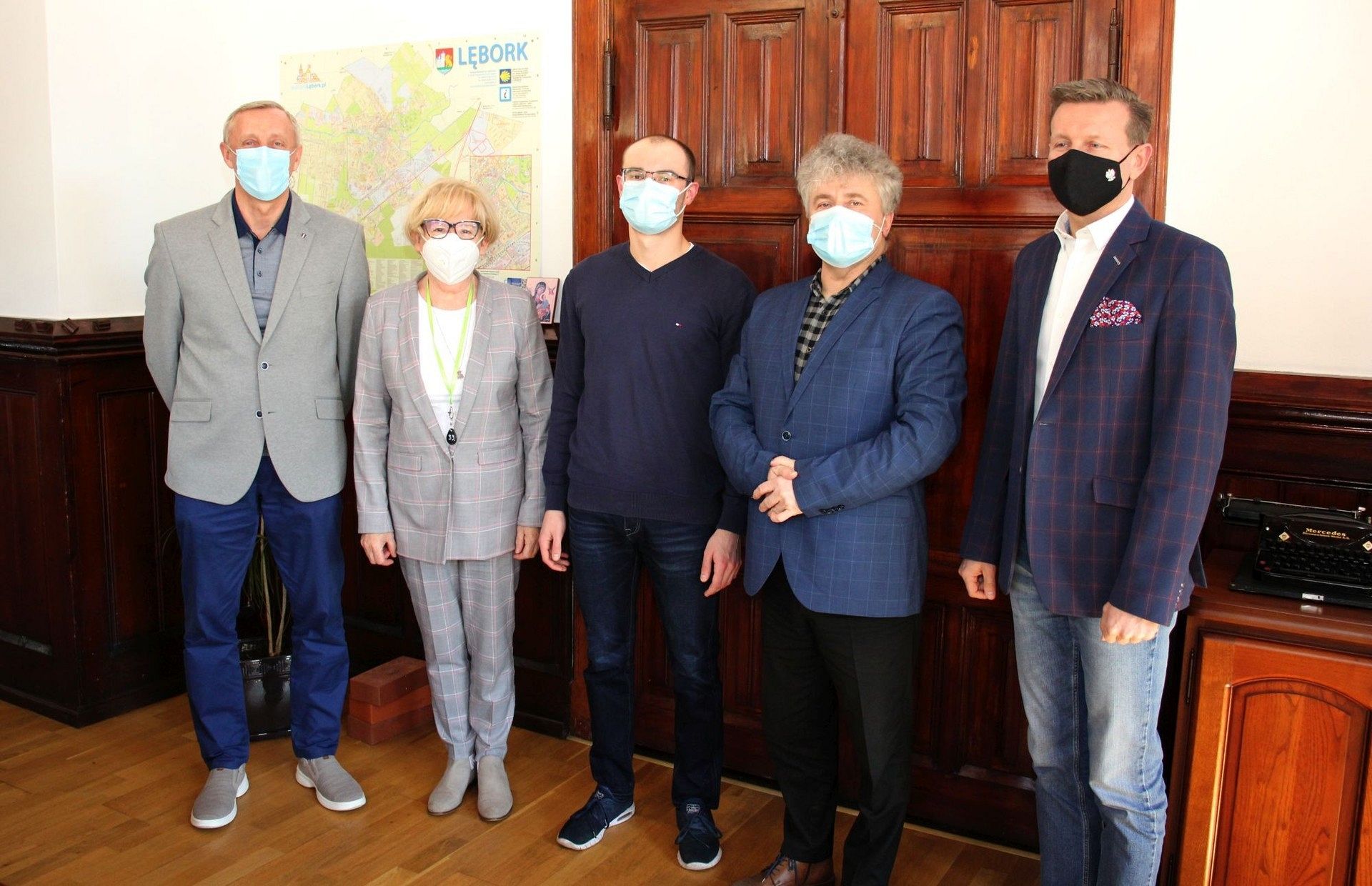 Brązowy medalista MP Adam Dosz z wizytą w ratuszu