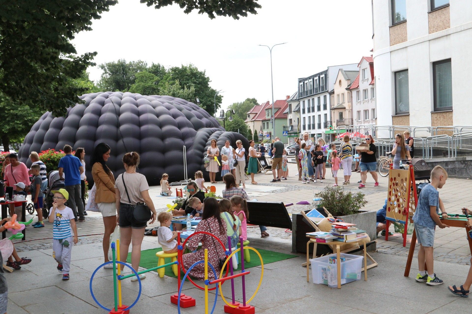 Zabawa z Biblioteką. „Letnia Czytelnia”, kiermasz