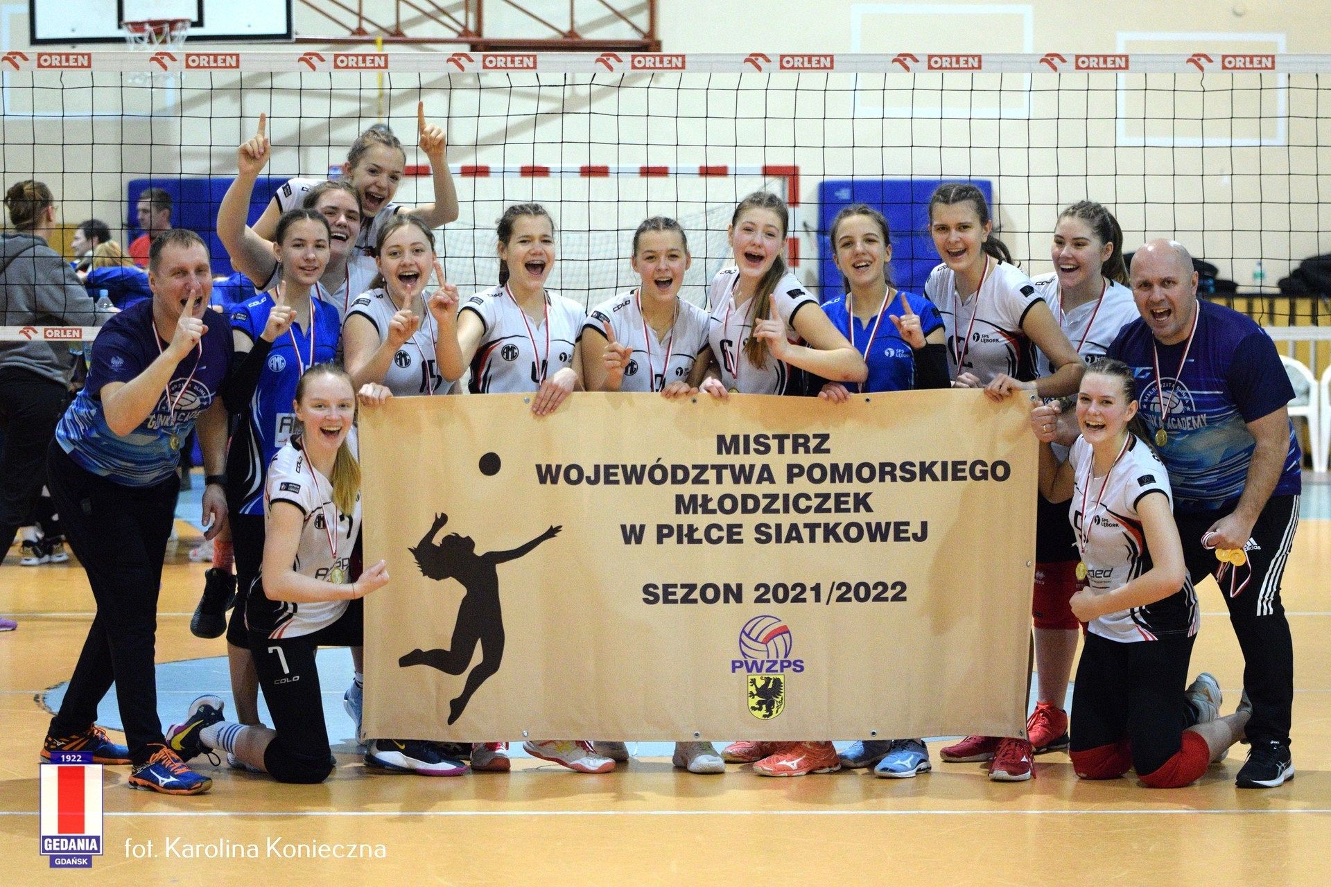 Siatkarki SPS-u Lębork ze złotymi medalami