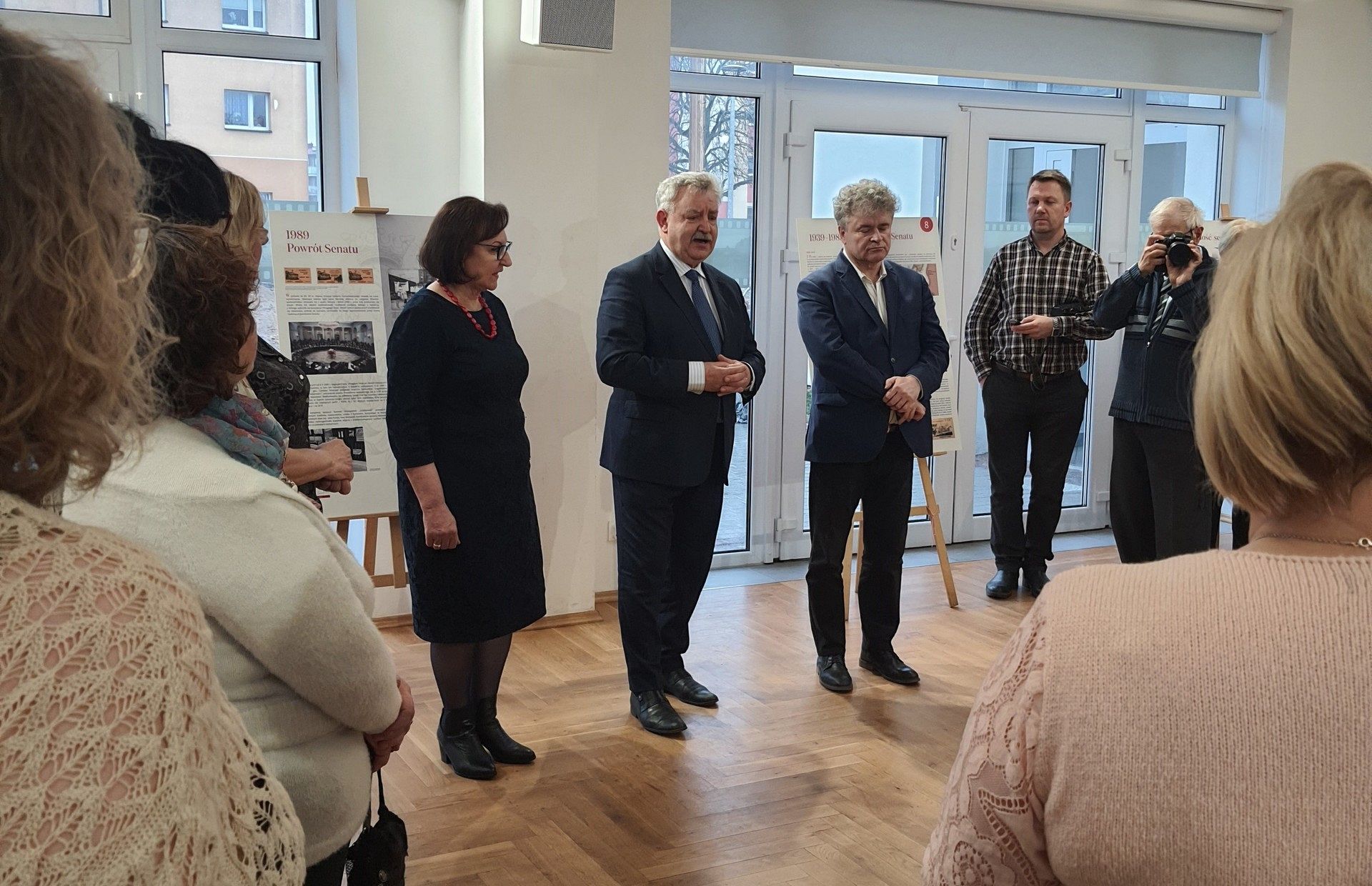 Senat RP wczoraj i dziś na wystawie w Lęborku