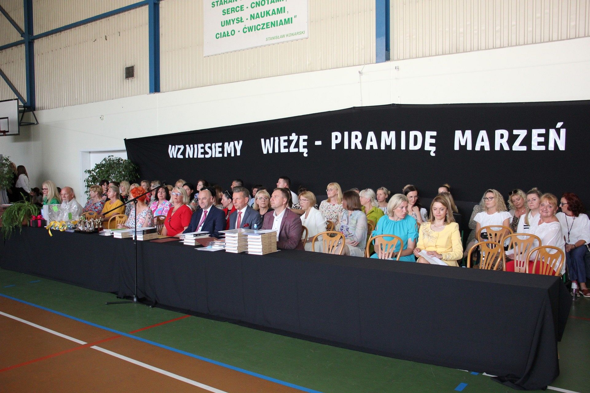 W Szkole Podstawowej nr 8 pożegnano ośmioklasistów
