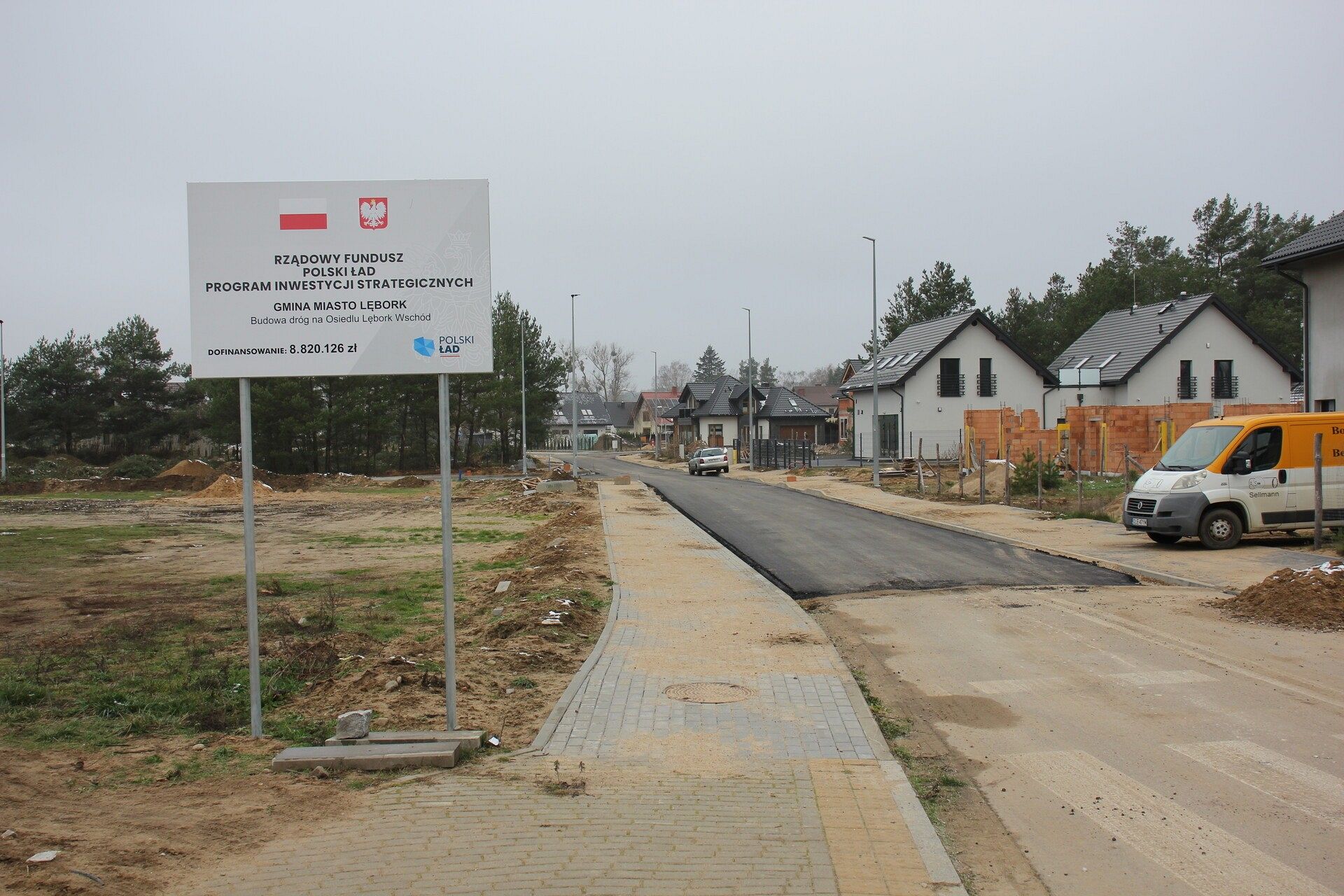 Wylewają asfalt na ulicach dzielnicy „Lębork