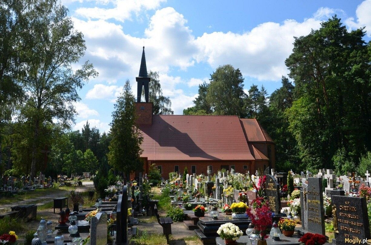 Segregacja odpadów na cmentarzu przy ulicy