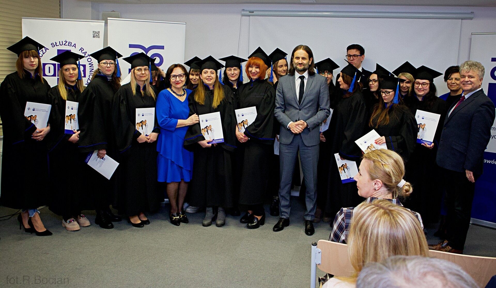 Wręczenie dyplomów opiekunom medycznym