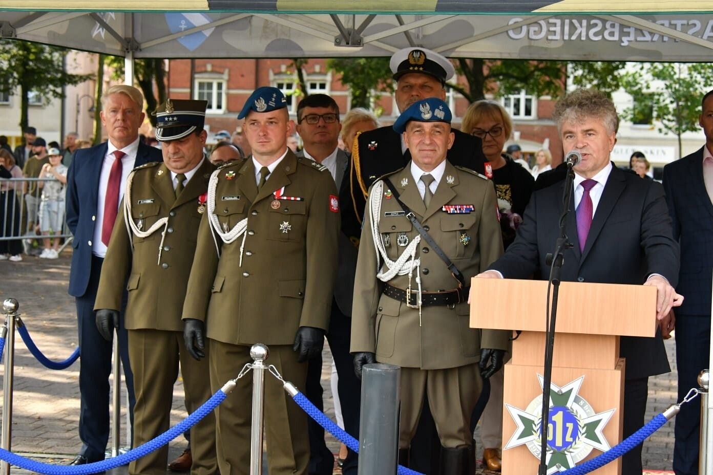 Uroczysta przysięga wojskowa na placu Pokoju