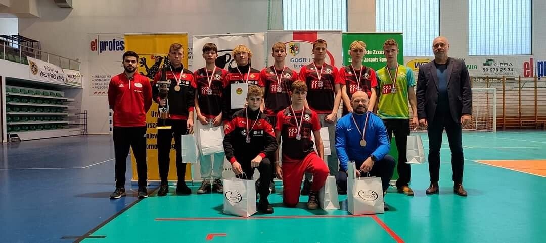 Lew Lębork wygrywa pierwszy w 2024 roku Wojewódzki