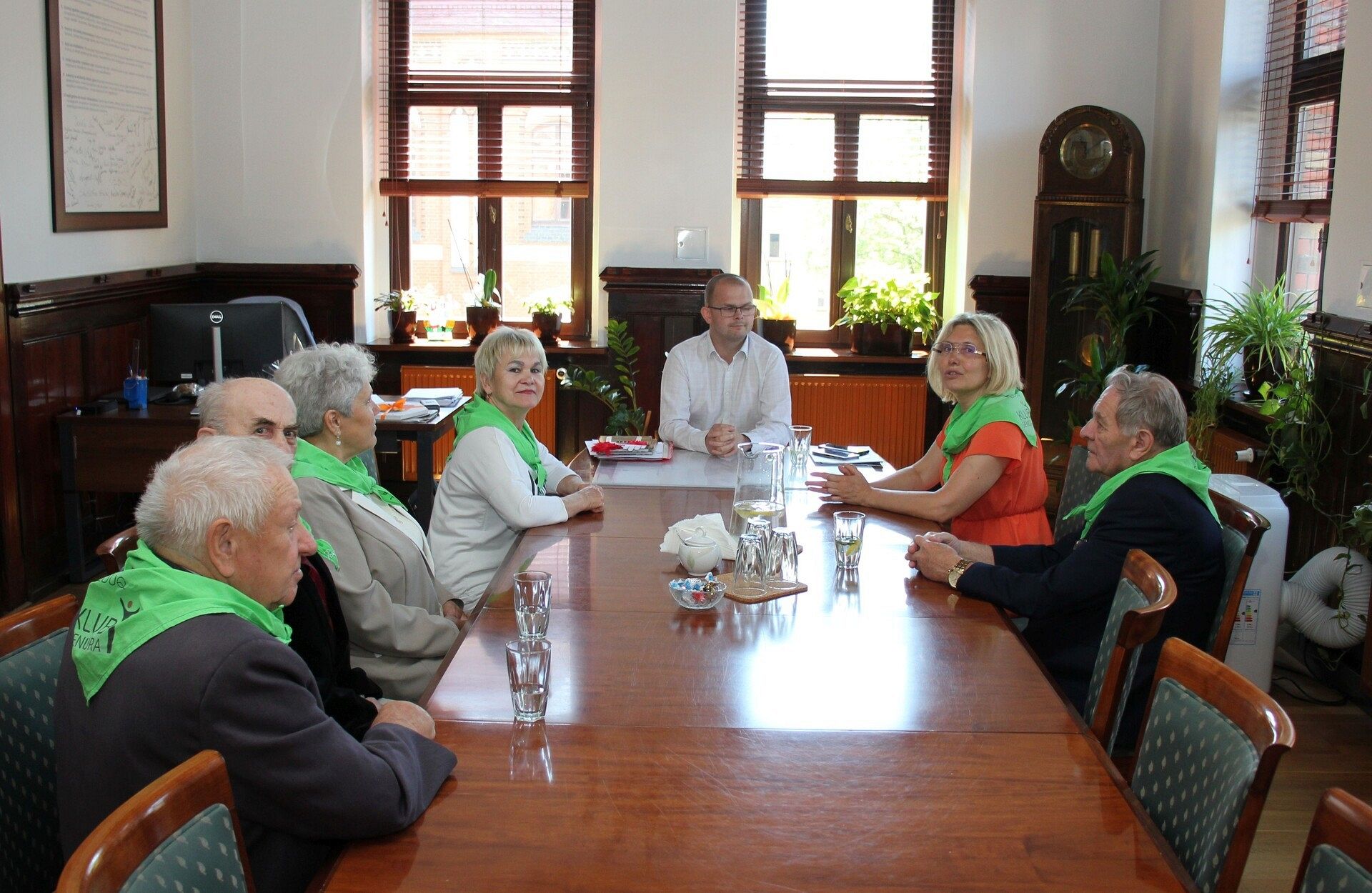 Seniorzy z BAZY odwiedzili ratusz