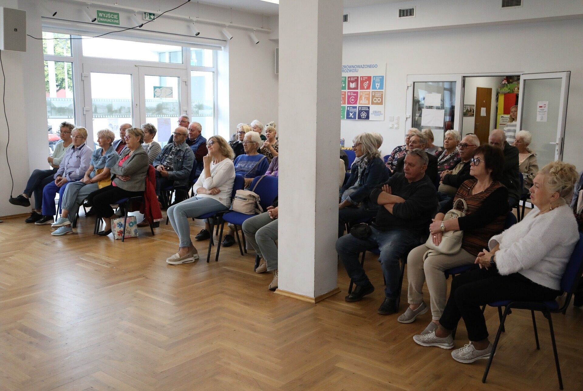 Warsztaty edukacyjne dla seniorów w klubie