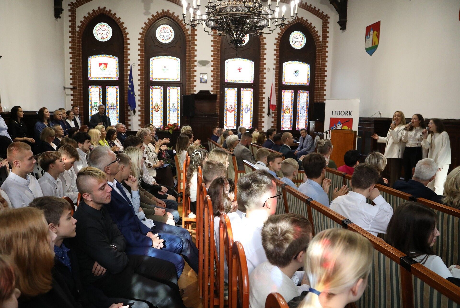 Dyrektorzy i nauczyciele nagrodzeni z okazji Dnia