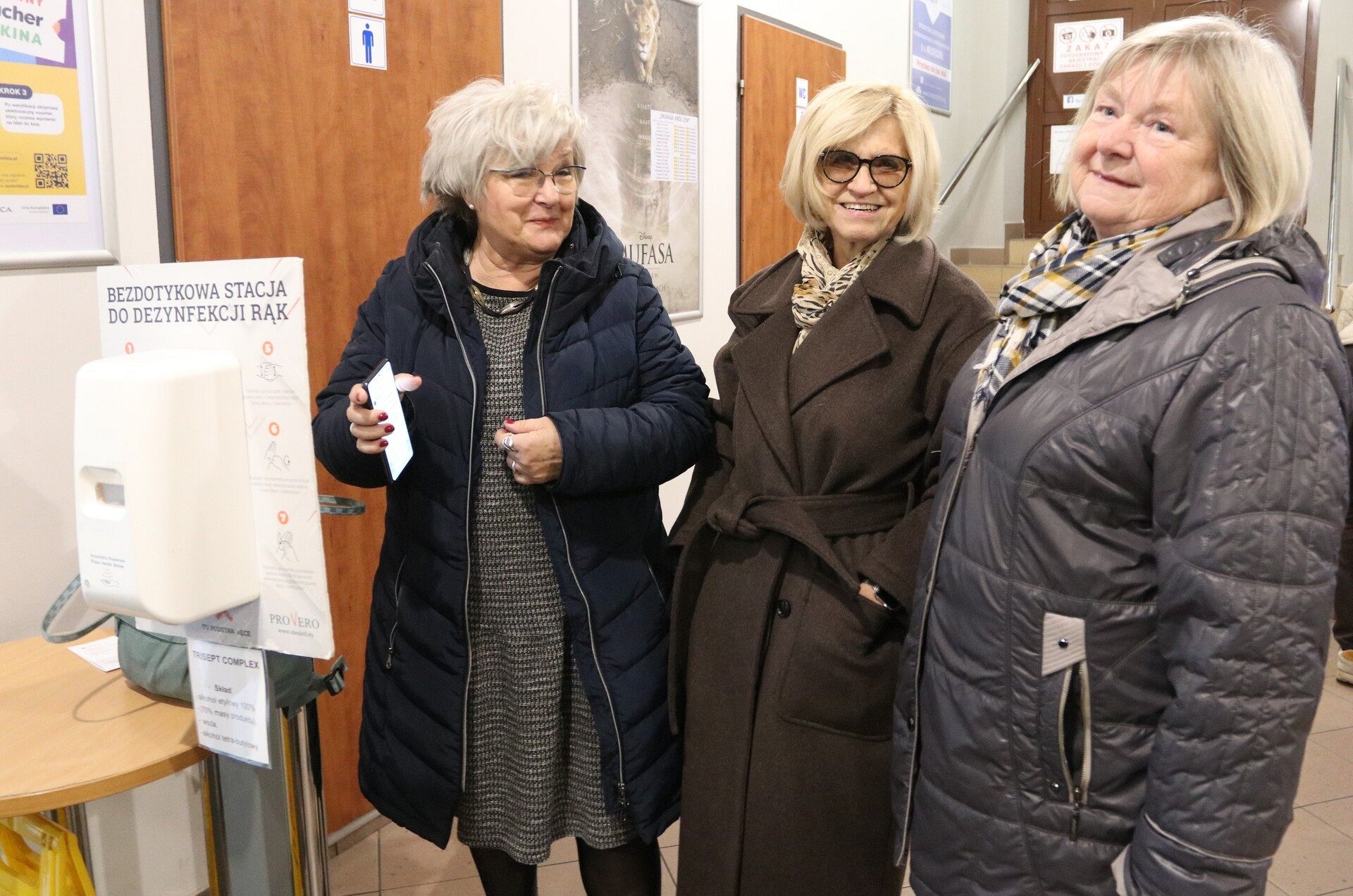 Seniorzy wypełnili „Fregatę” na seansie filmowym