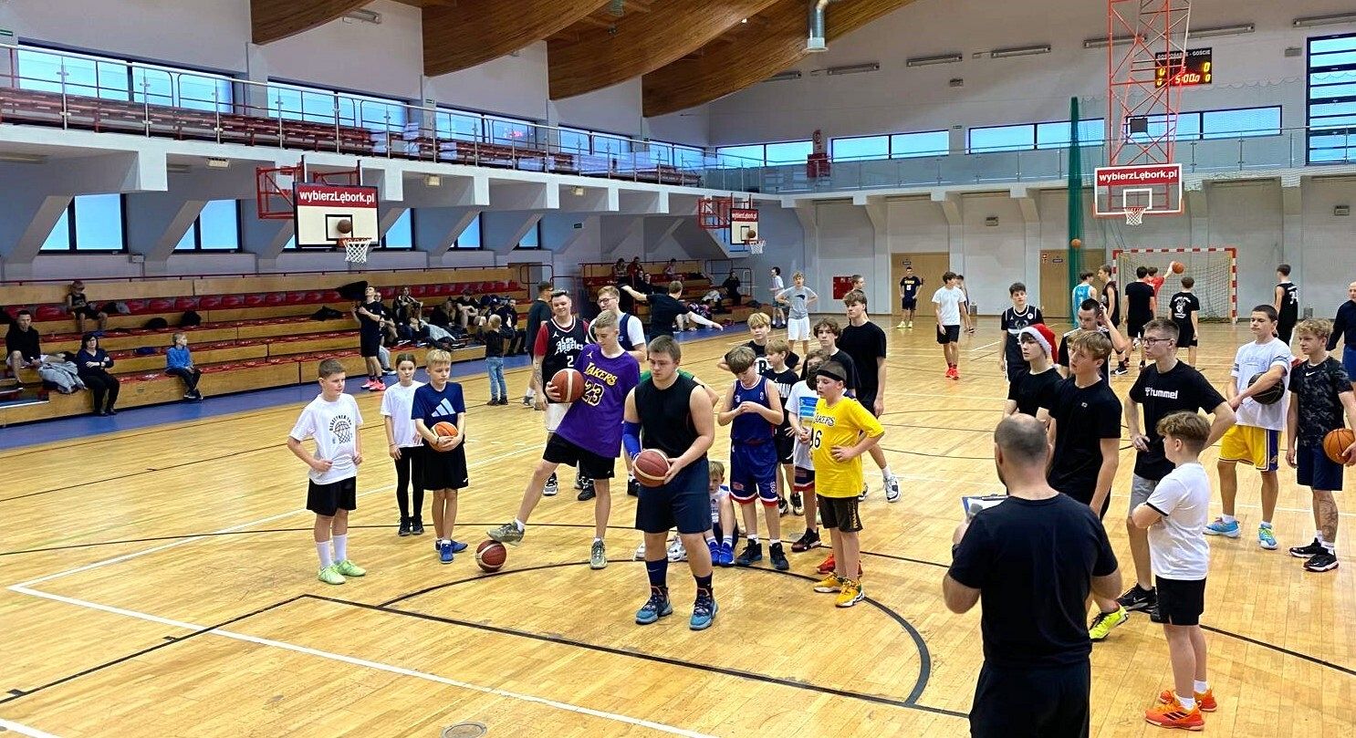 Mikołaj też gra w kosza! Mikołajkowy Turniej