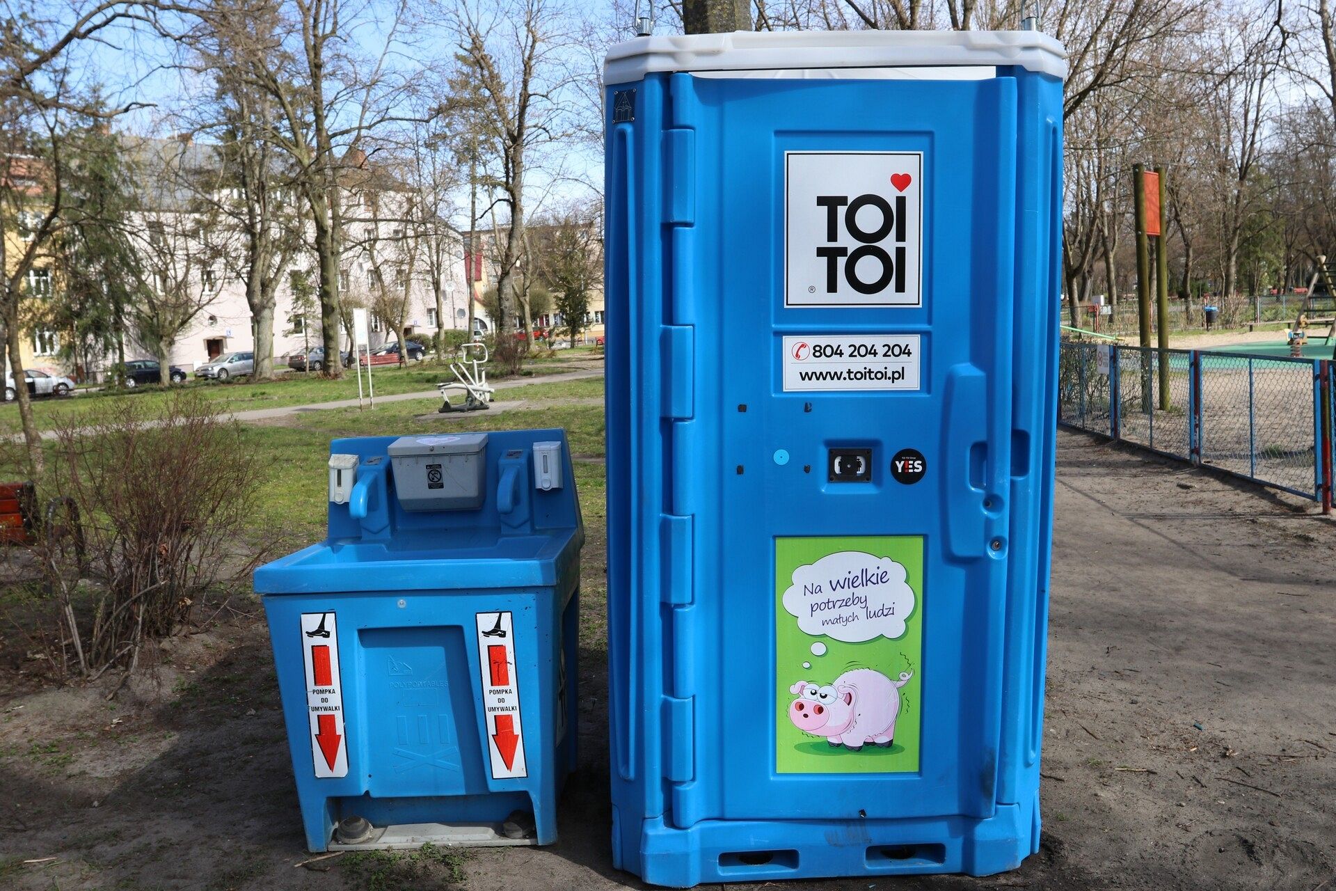 Nowe toalety przy placach zabaw – wygoda i higiena