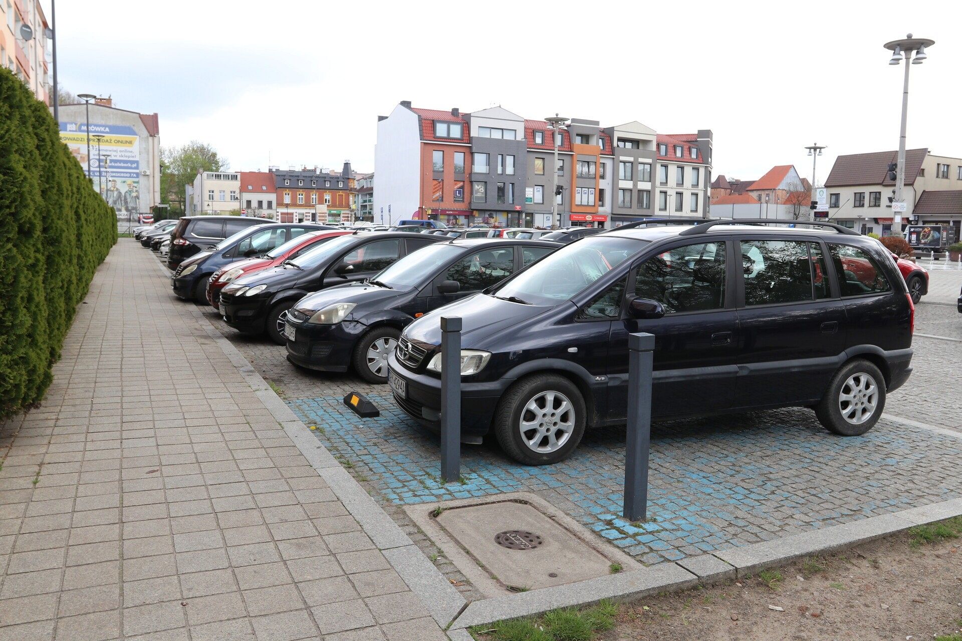 Ograniczniki na parkingach. Pomagają kierowcom,