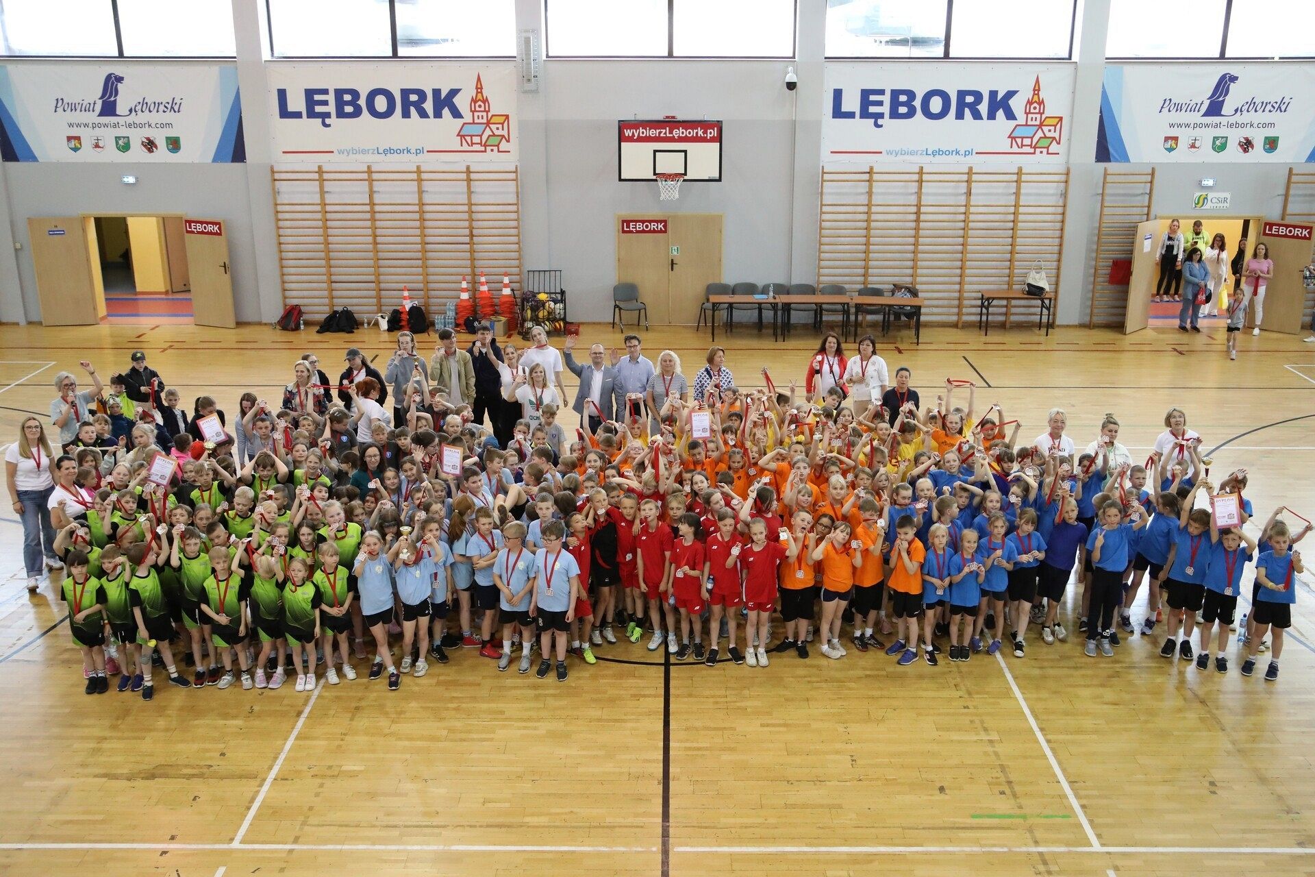 „Kto z nas lepiej i prędzej” – sportowa zabawa