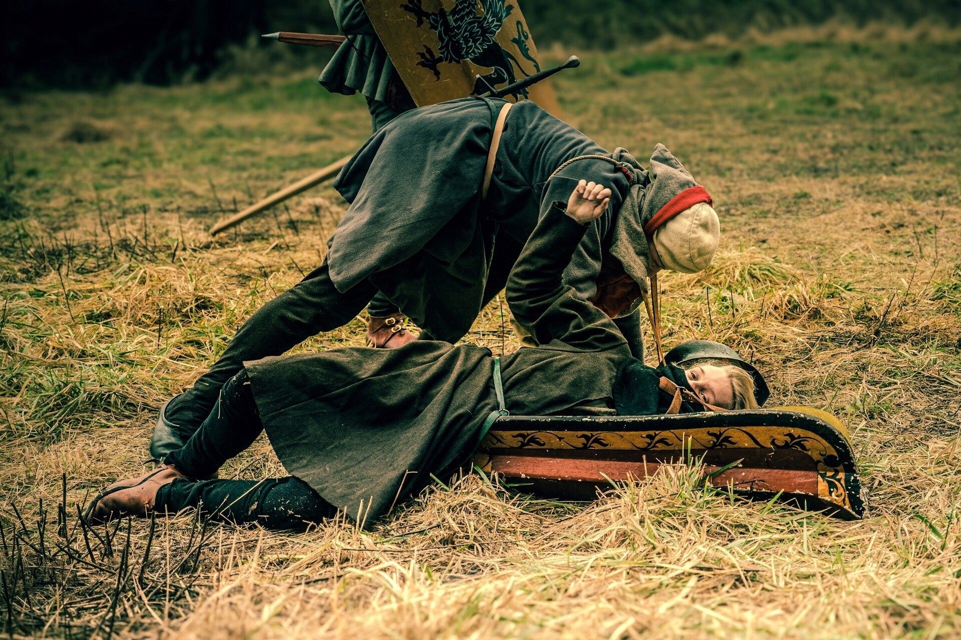 Kadry z epoki miecza i legend podczas Jarmarku św.