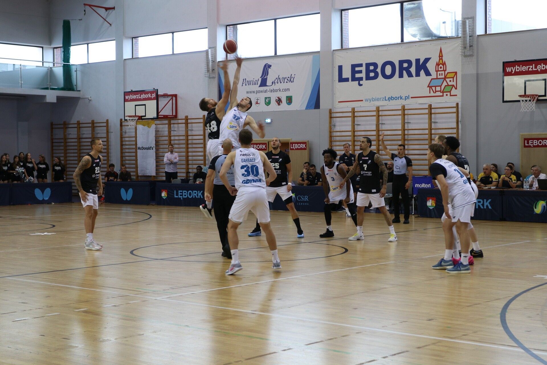 Święto koszykówki w Lęborku. Emocje do ostatniego
