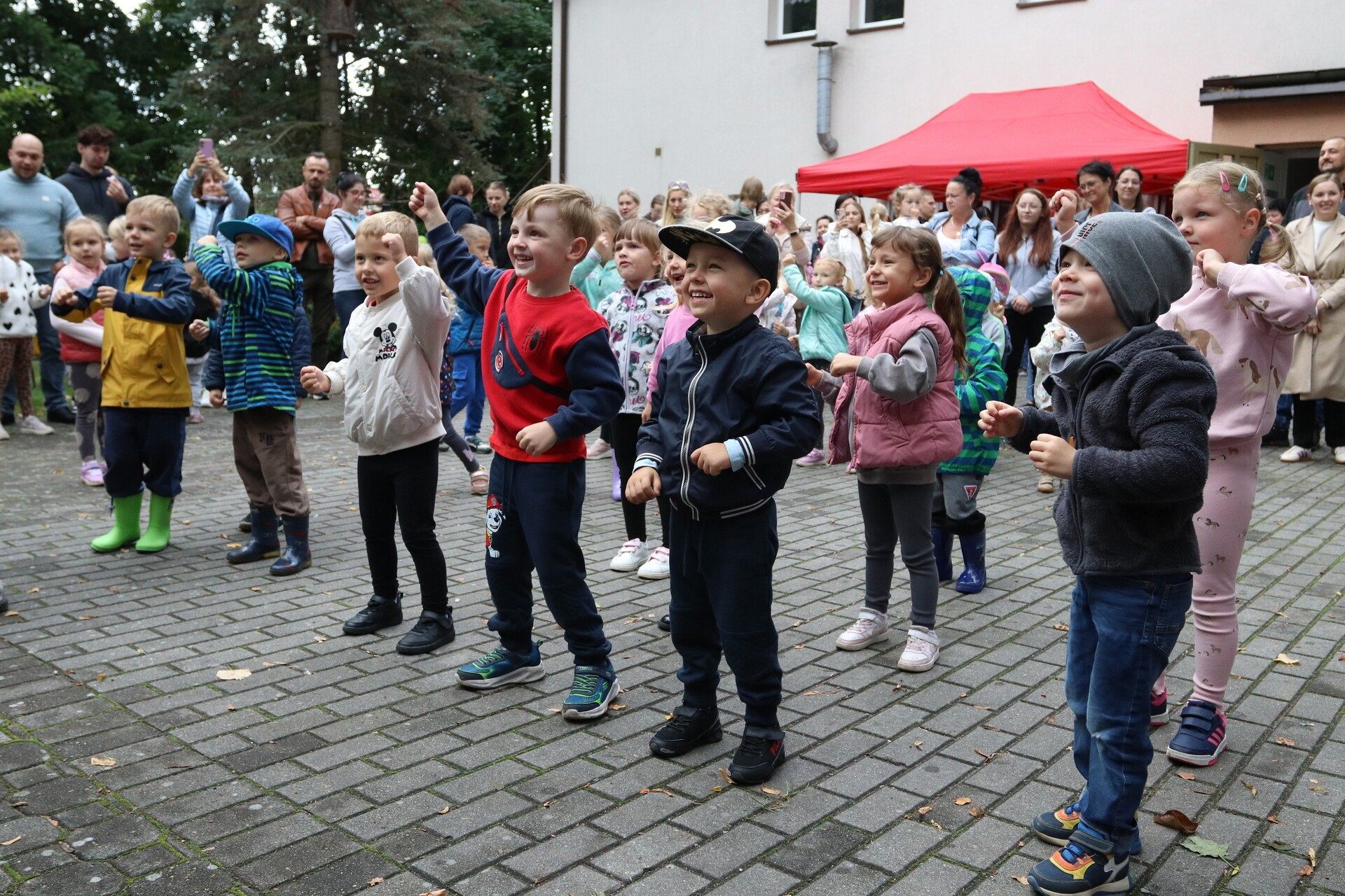 Rodzinno - sportowy piknik w Przedszkolu nr 10
