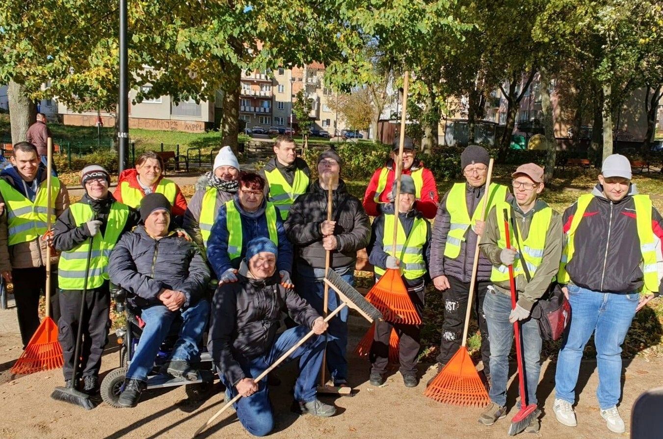 Dbają o porządek na skwerach i w parkach