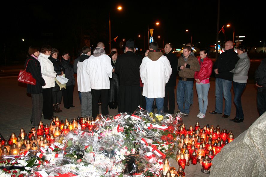 Miejsce uczczenia Ofiar katastrofy - codziennie o