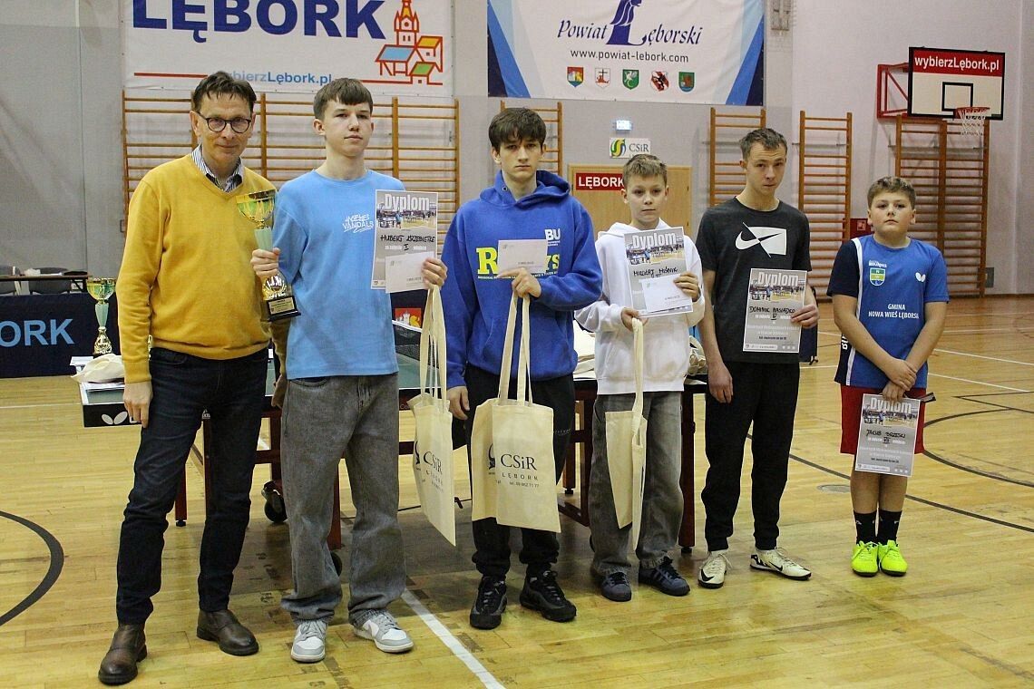 Tenis stołowy łączy pokolenia: od 10 do 83 lat na