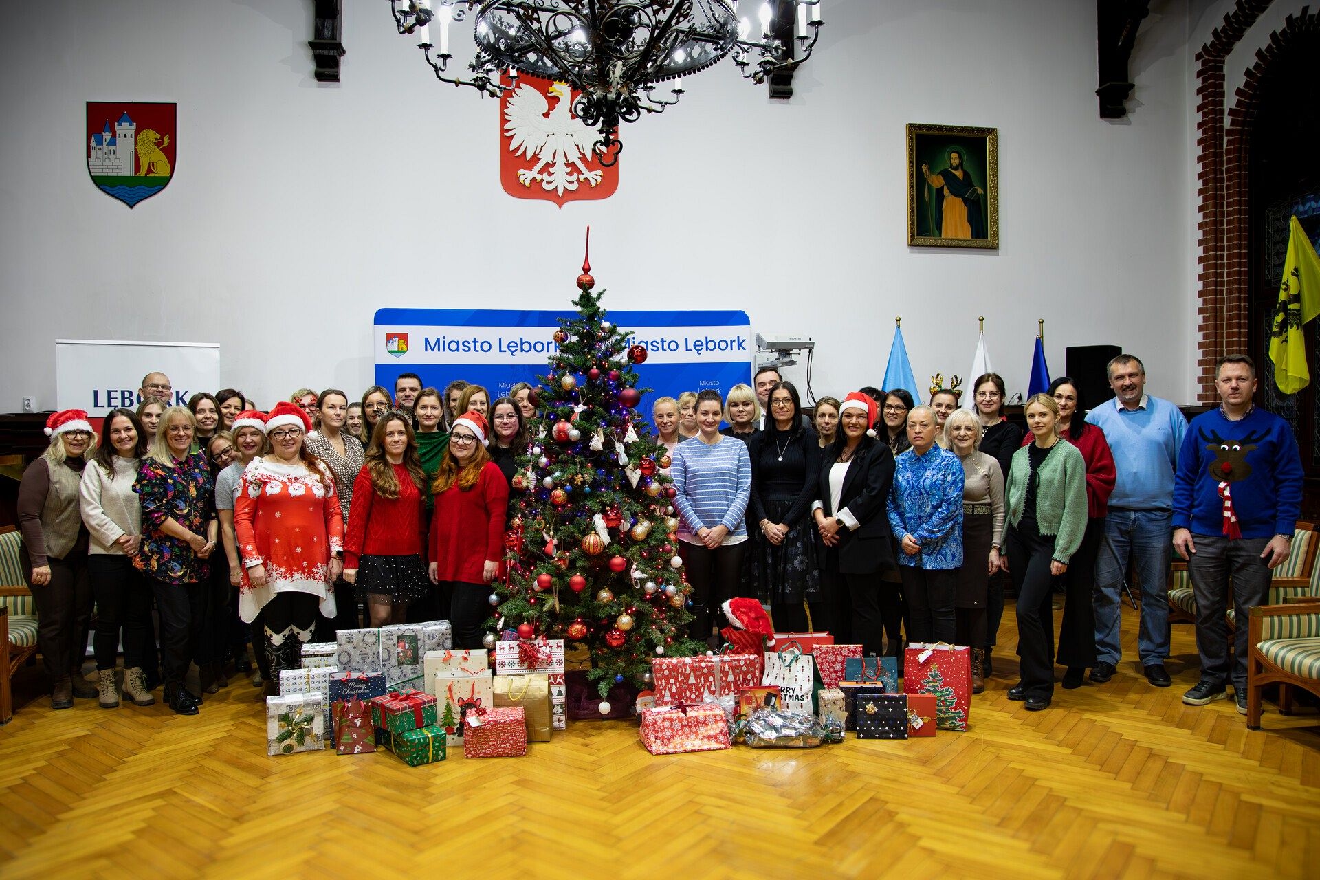 Urzędnicy i radni w roli świętego Mikołaja dla
