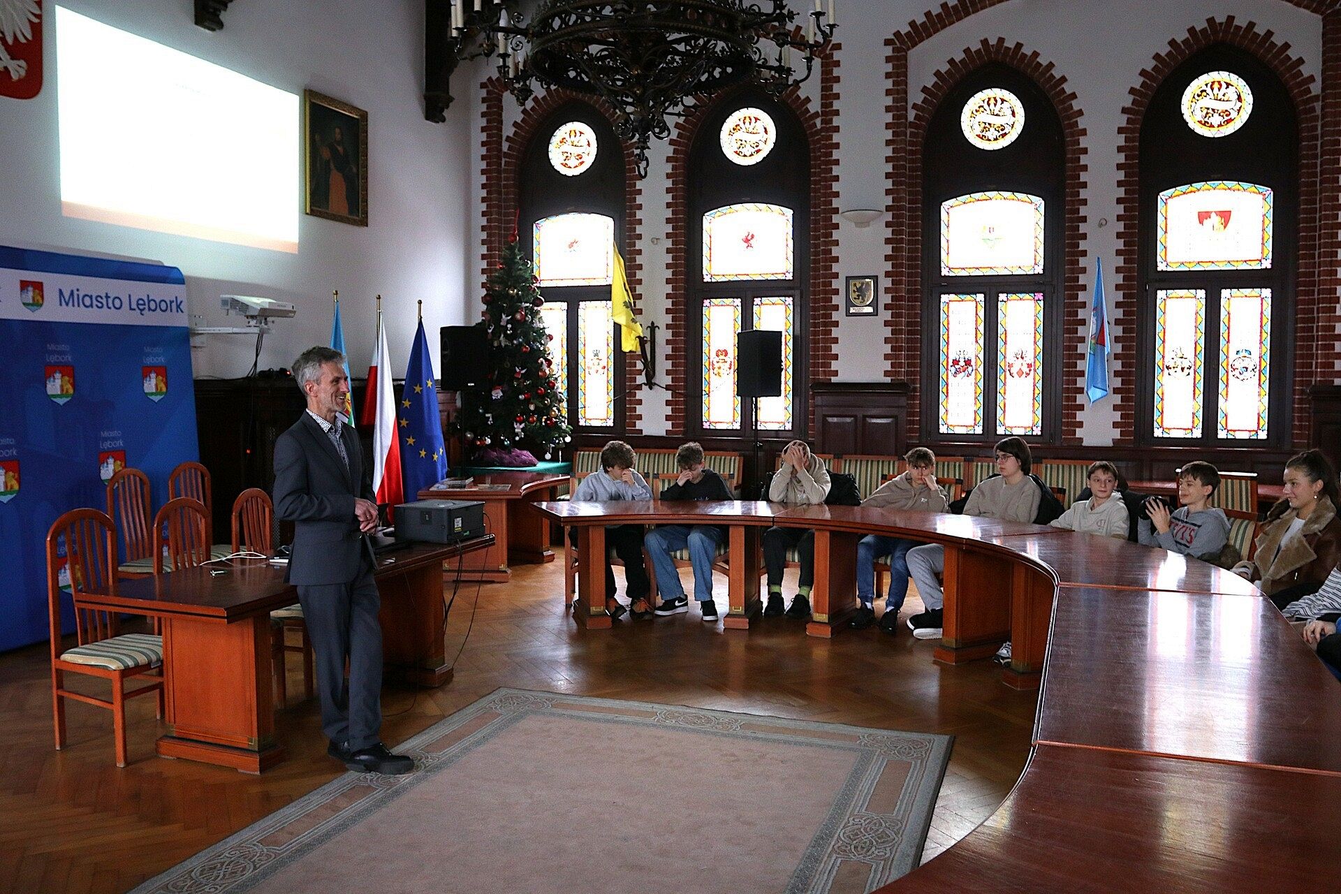 W ratuszu lekcja obywatelska dla uczniów